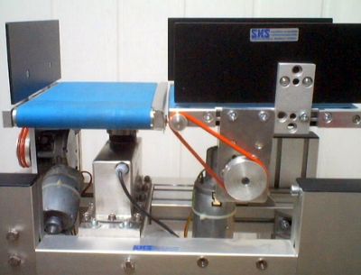 Dynamic weight control for small units (up to 1kg/0.5g and 40 units/min.). Small space is required and only connection to electric power is needed. Picture shows the mechanical parts without his safety covers.